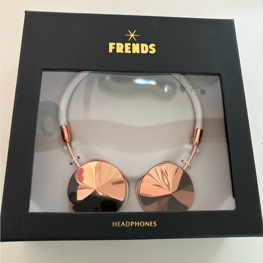 NWT FRENDS Taylor Wireless Headphones - Picture 5 of 9